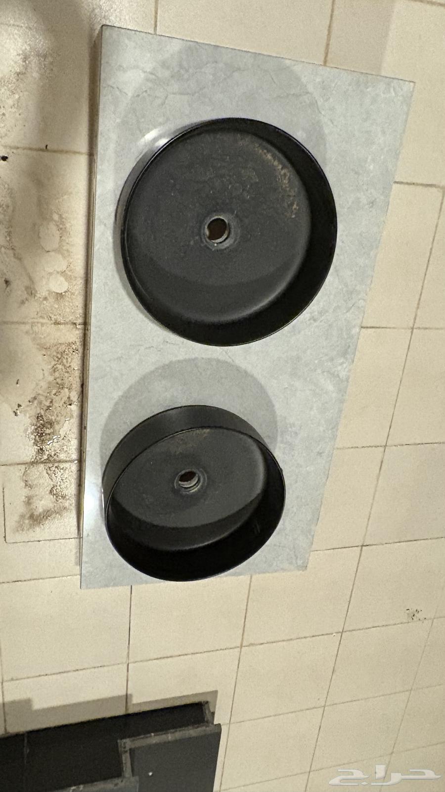 طقم طاولة ومغسلة للبيع بحالة جيدة64607545366658113