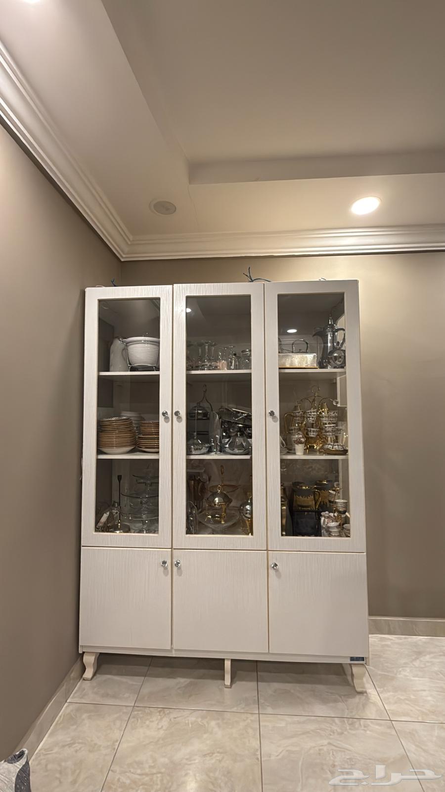 دولاب تفصيل ولا احد يجي يطلب مكيفات64609212765185110