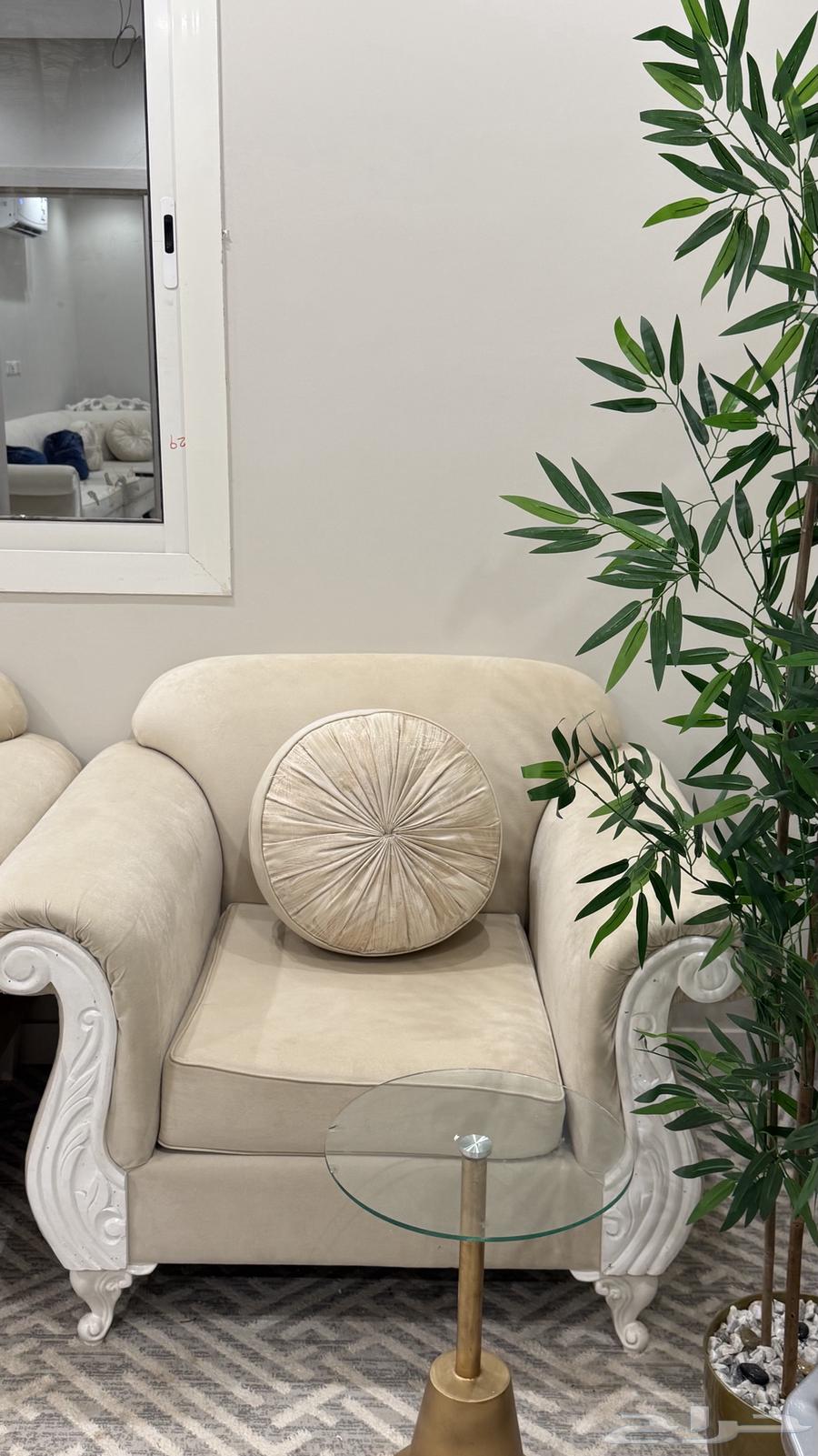 كنب قطعتين جديده مع طاوله خدمة قزاز64613288331010110