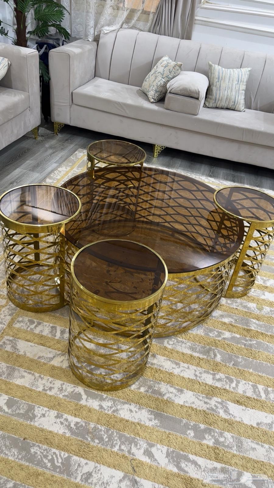 للبيع طاوله استيل64611791982210110