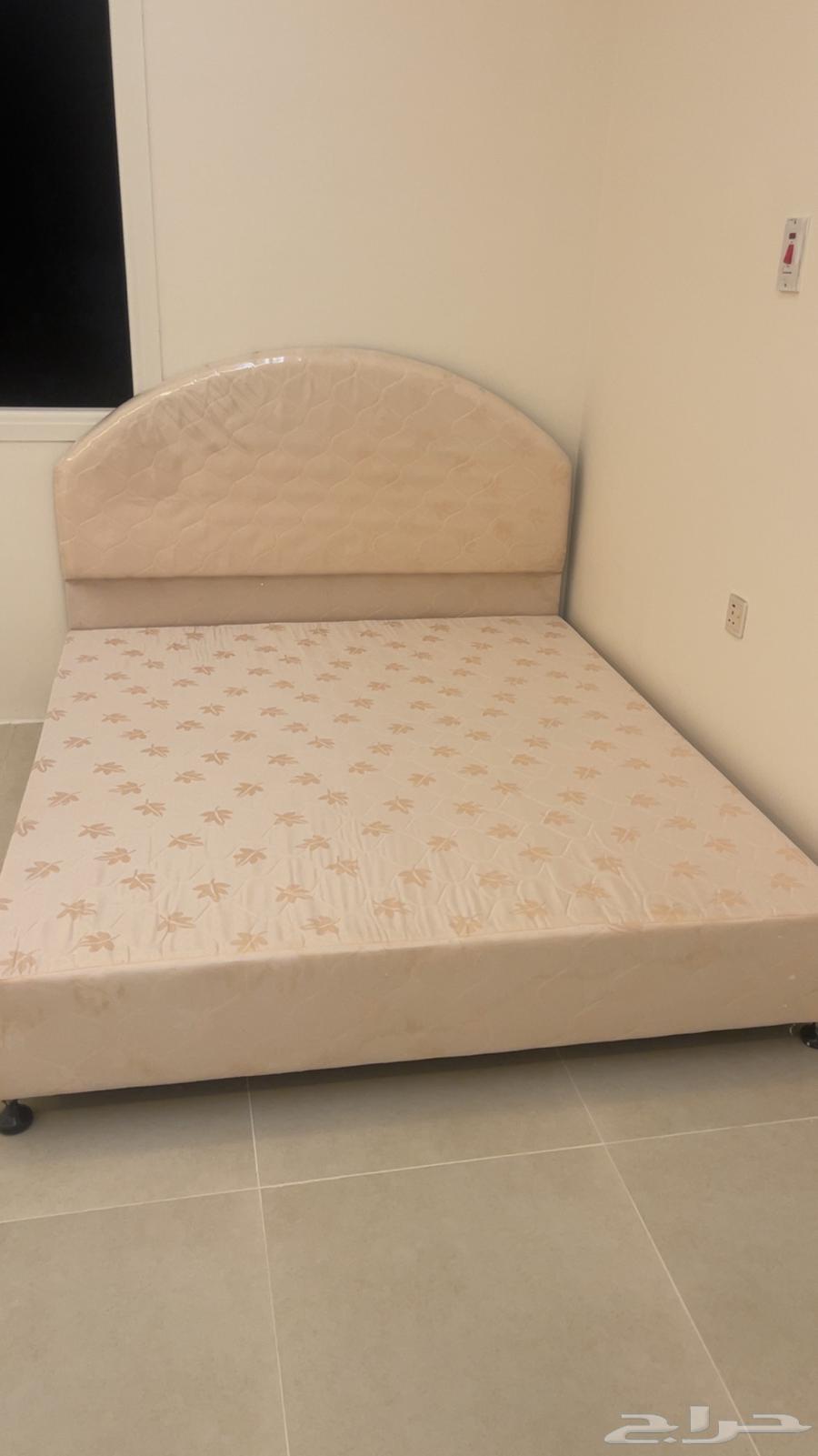 سرير مستخدم للبيع شبه جديد64615386728195110