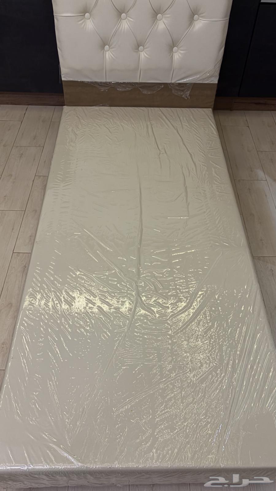 Single Bed – New Brother's Condition64613863548930113