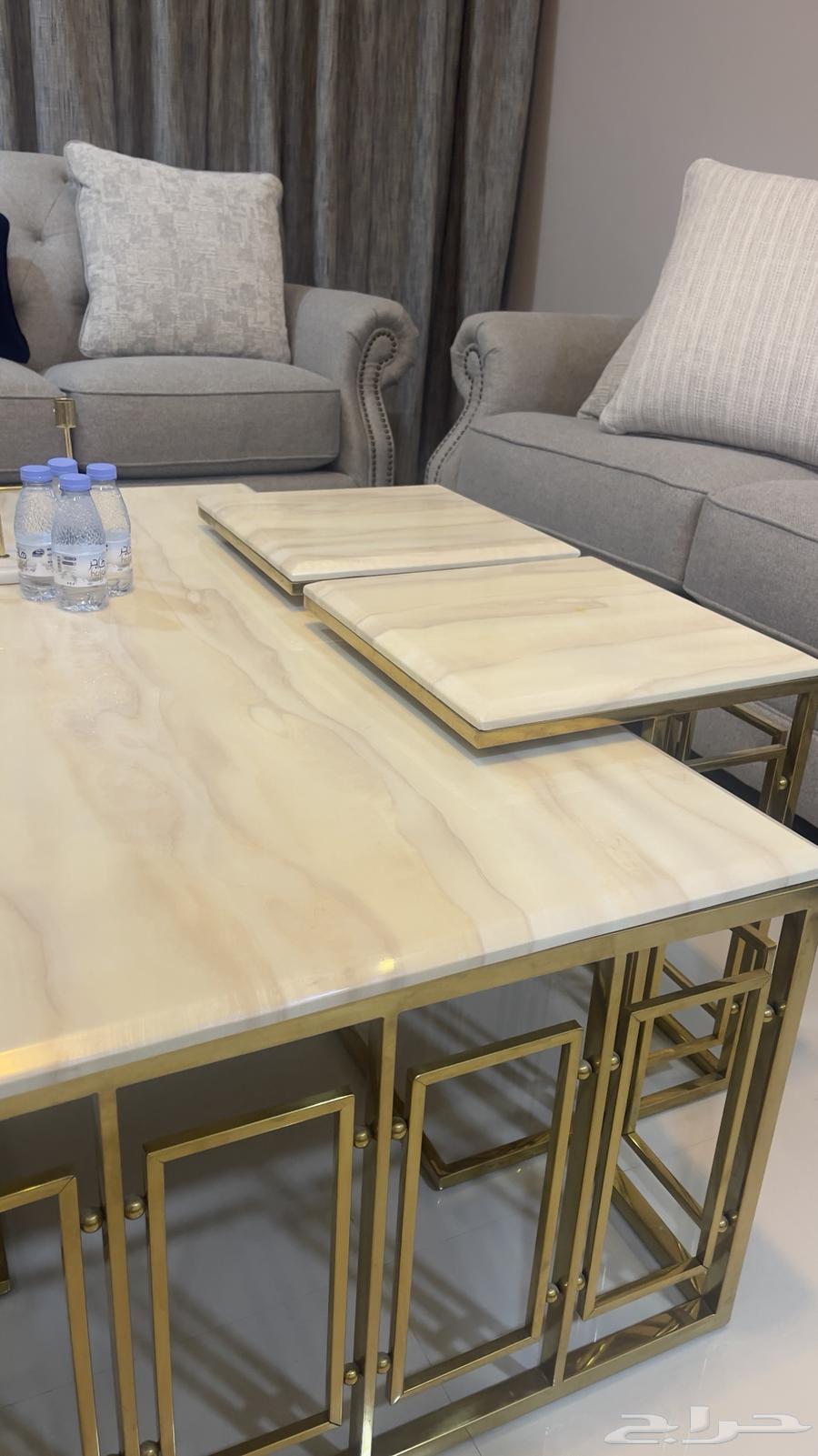 طاولة قهوة طقم من 5 قطع ذهبي و رخام64615349899777111