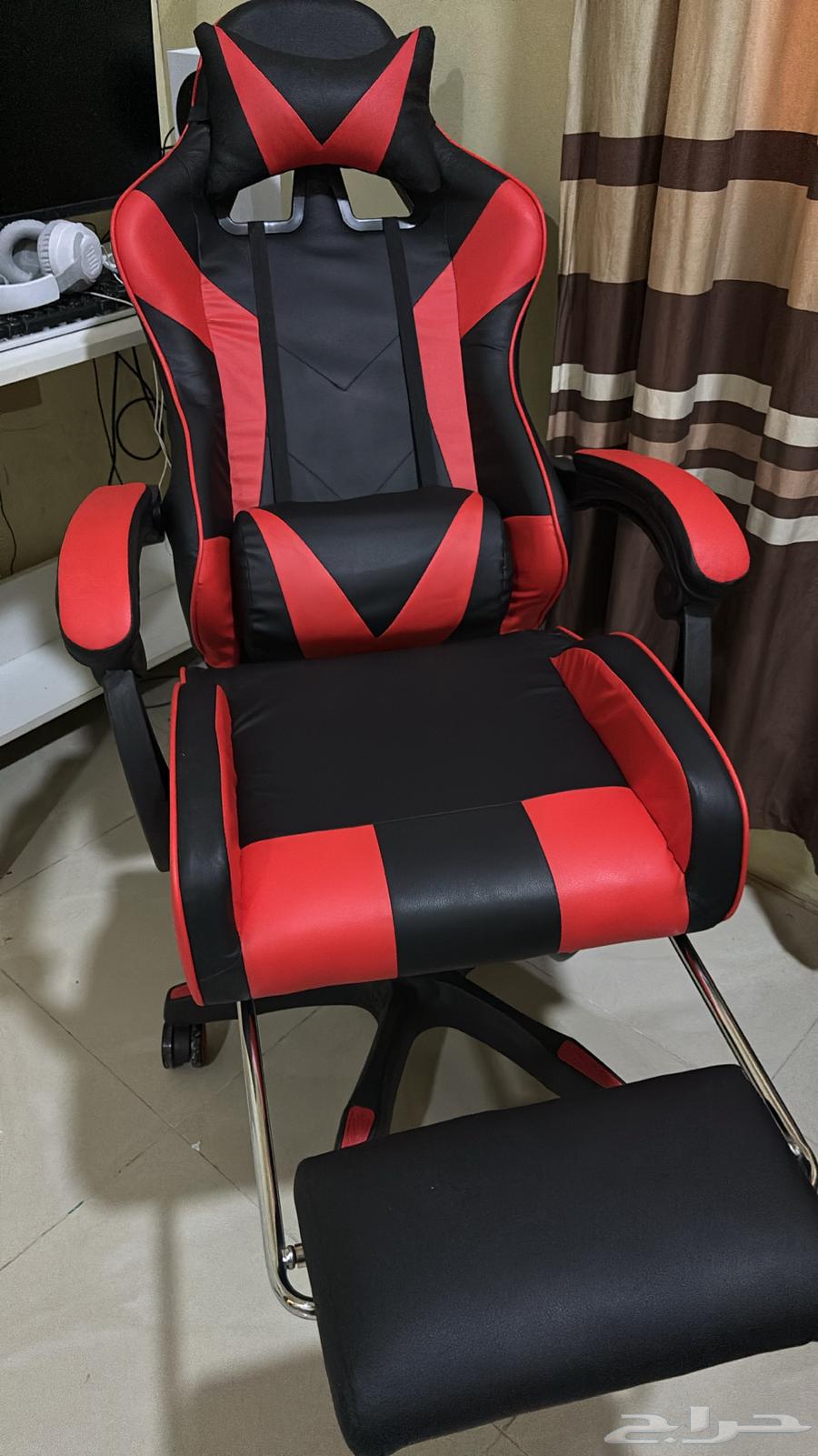 كرسي قيمنق احمر و اسود كبير استخدام شهر واحد فقط السعر 19064614422258306114