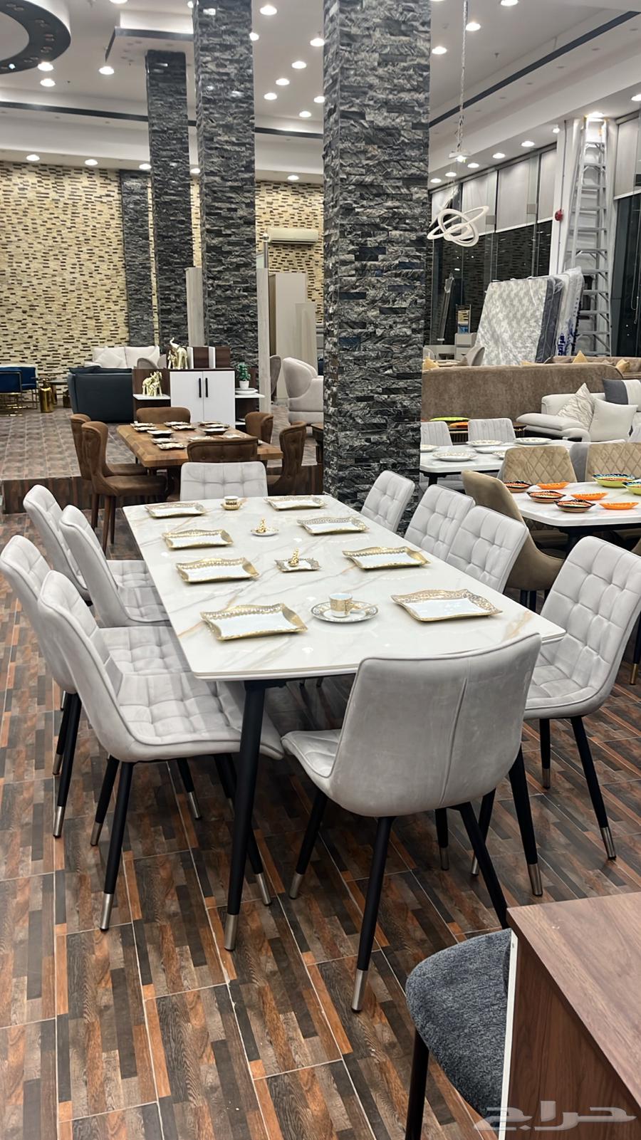 يوجد لدينا طاولات سفرة جودة عالية وسعر جيد64593814473987112