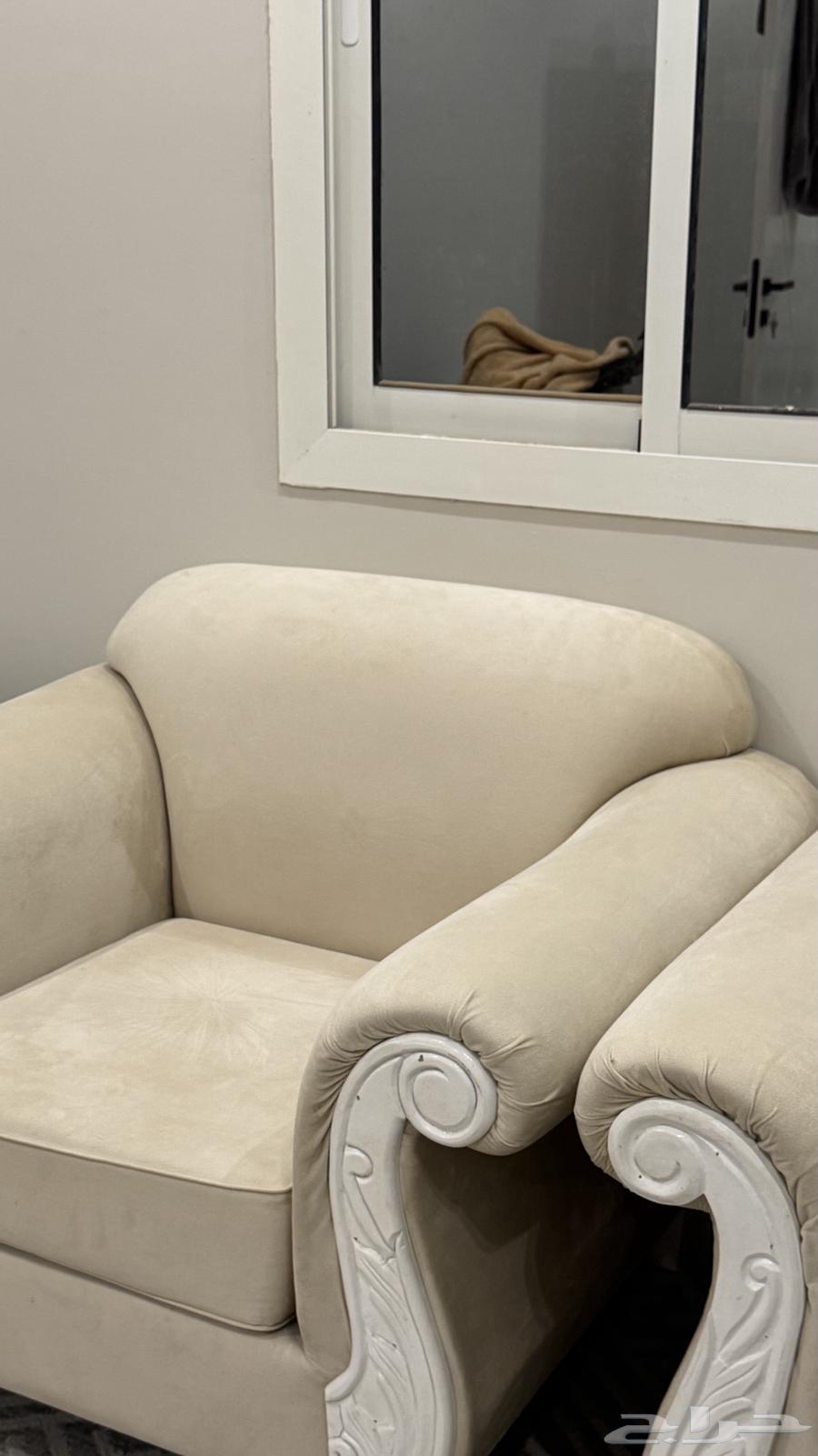 كنب قطعتين جديده مع طاوله خدمة قزاز64613288331010111