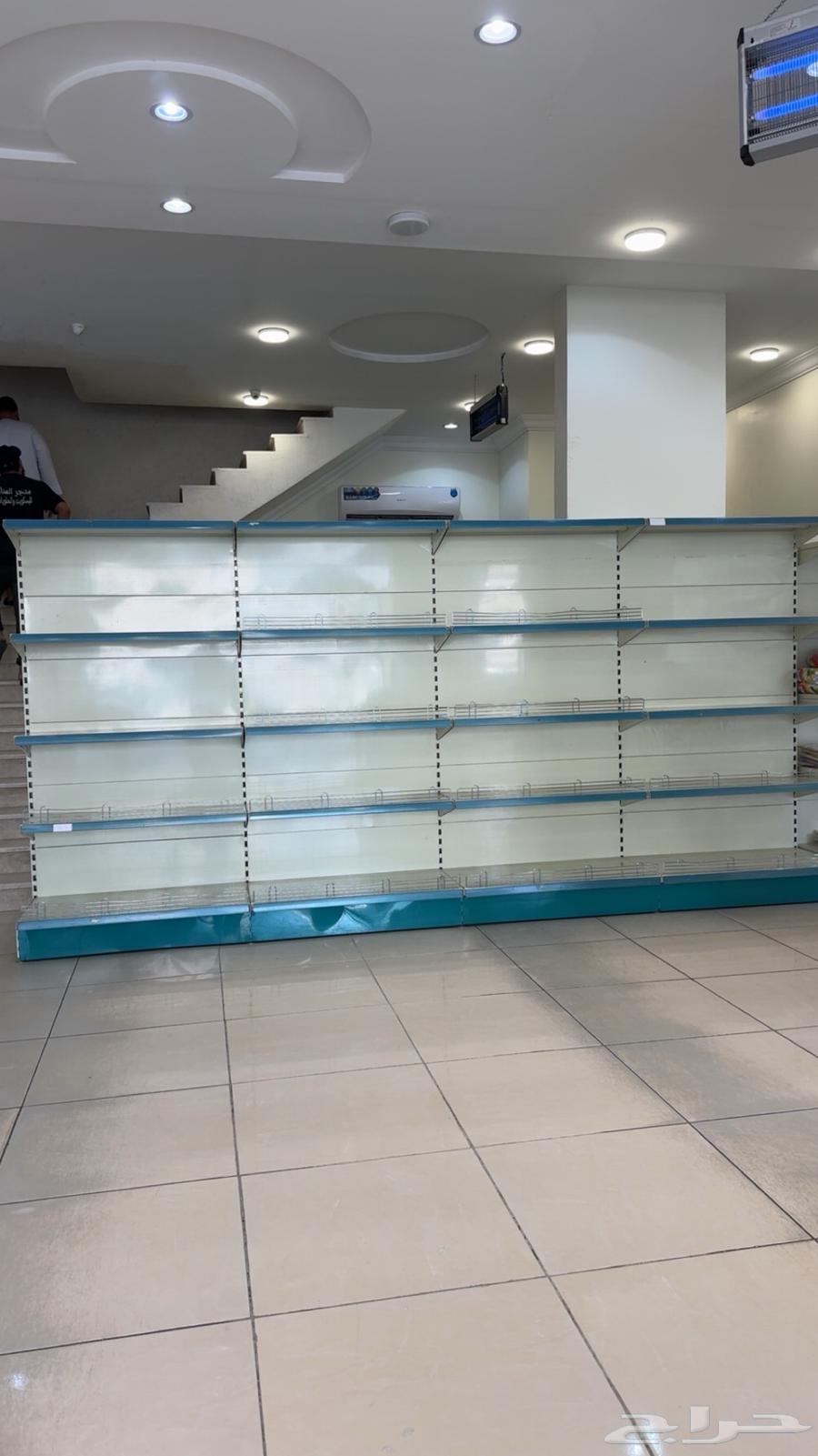 Clean Store Shelves64613412578305110