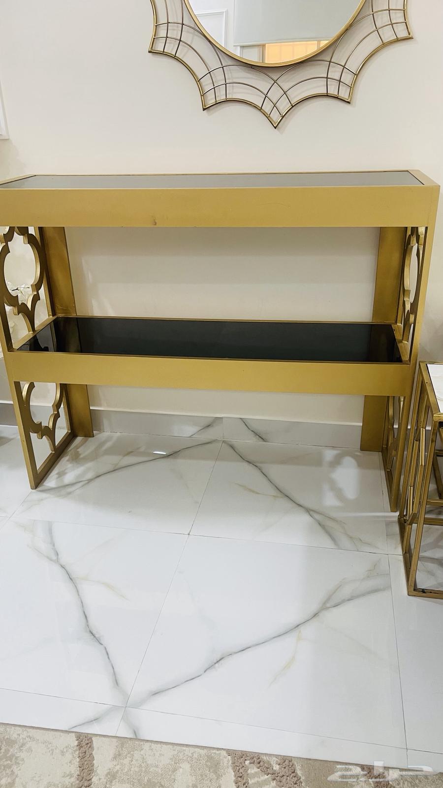 A large table, six small tables (nearly new), an entrance, a perfume basket, and a coffee basket64609883735553112