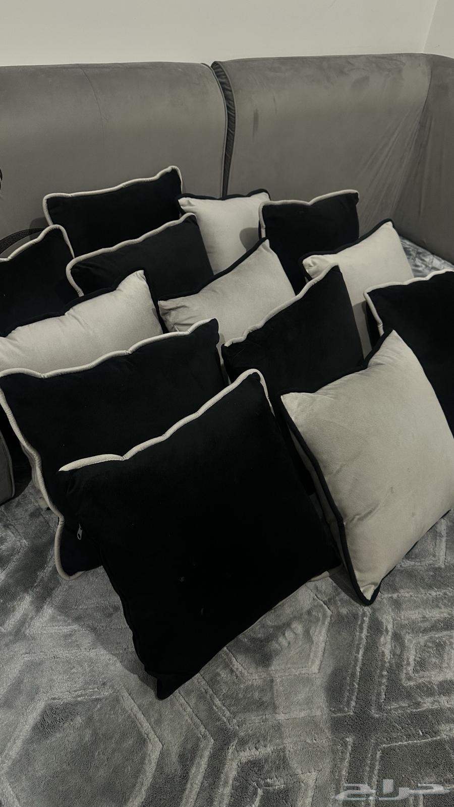 للبيع خداديات لون اسود ورصاصي فاتح شبه جديده64615115817346111