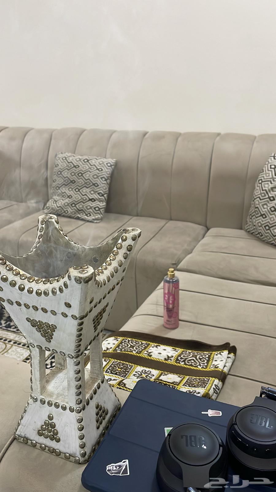 كنب حرف L للبيع جديد استخدام ثلاث شهور64611091996802110