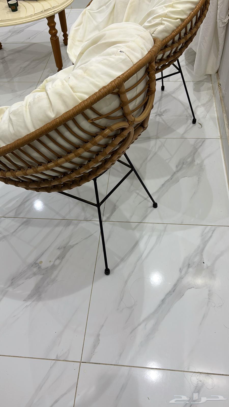 كرسين خشب مع مخدات بيضاء64614534454147110