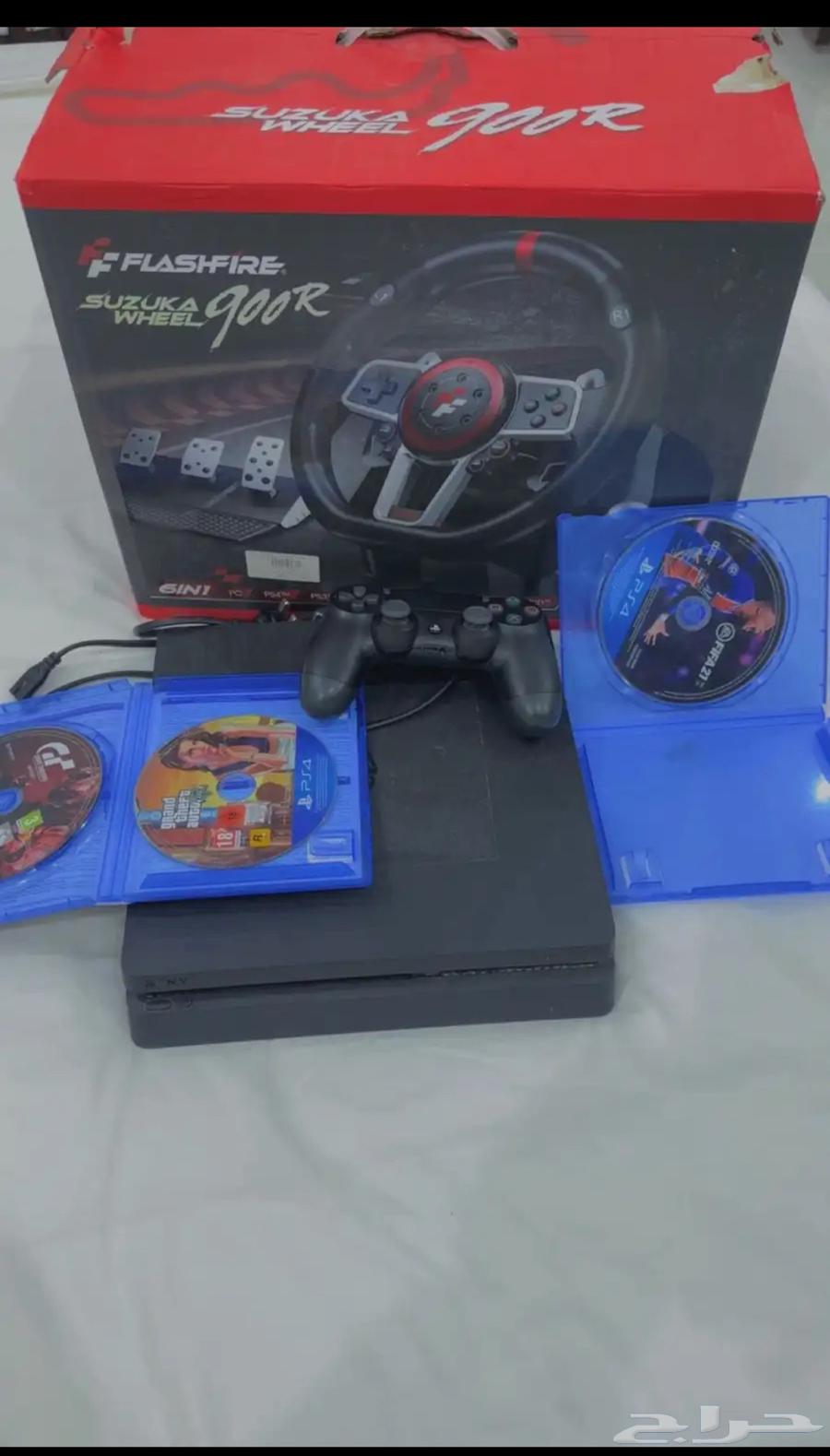 PlayStation 4 with Tara and Three Dashes64606433223554110