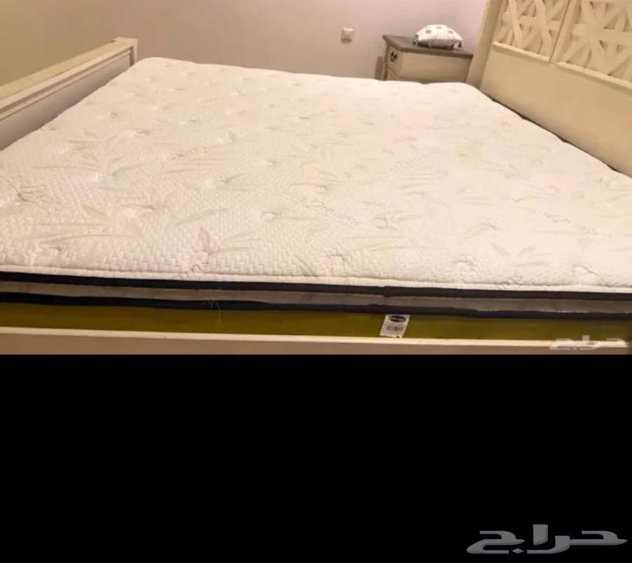 مرتبه من محل آشلي مقاس 190 190كبيره استخدام 3سنوات64608491870595111