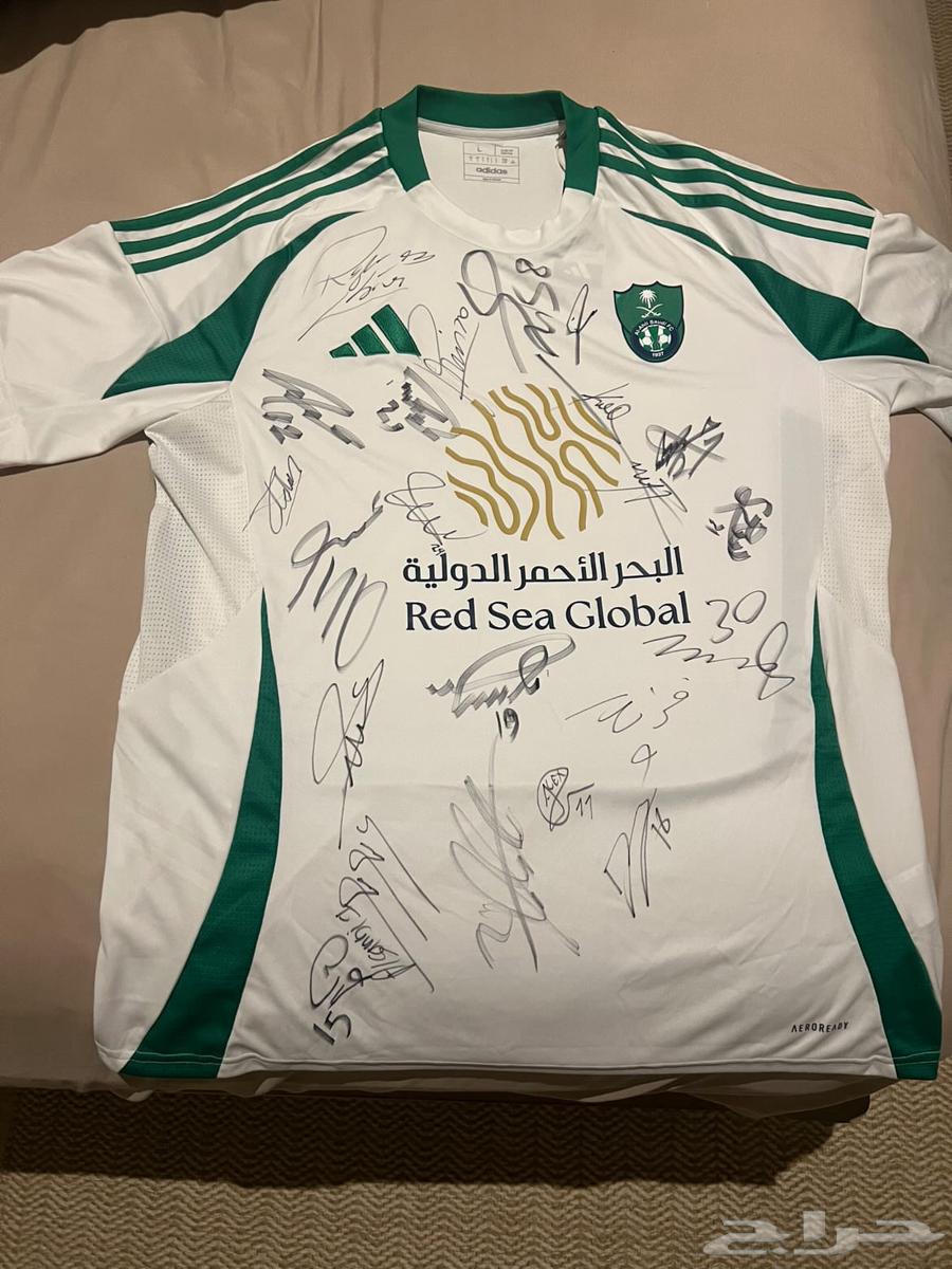 تي شيرت الأهلي موقع من لاعبينه64606189304834110