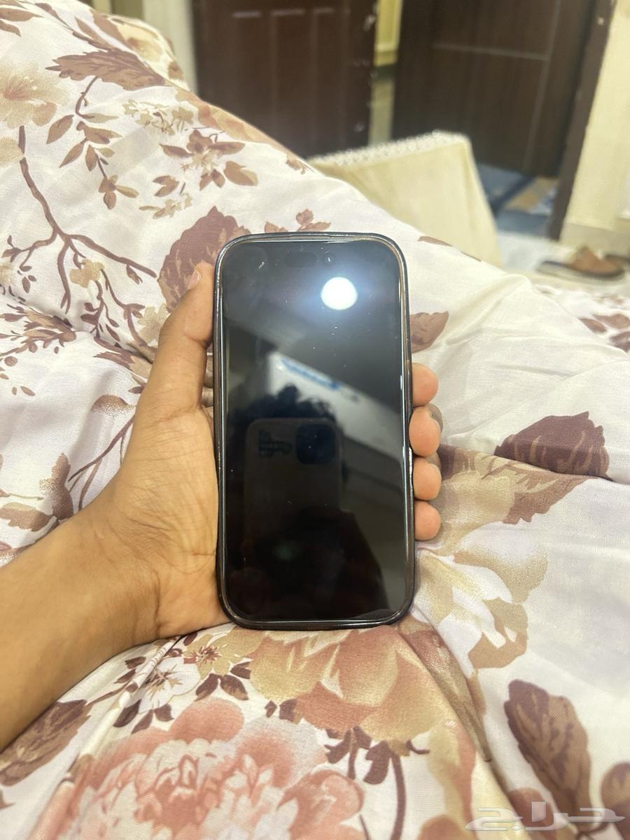 آيفون 16 العادي 128G ملاحظه في شعر وليس كسر بسيط جدا  وموضح64610367544065113