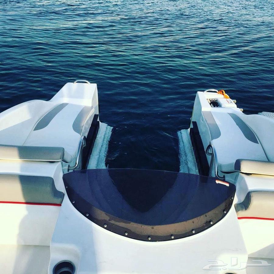 قارب يتصل بالجيت سكي64612698926465111