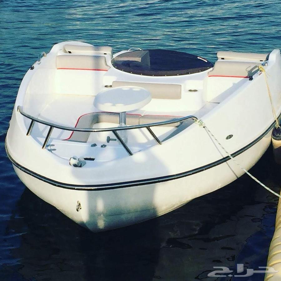 قارب يتصل بالجيت سكي64612698926465110