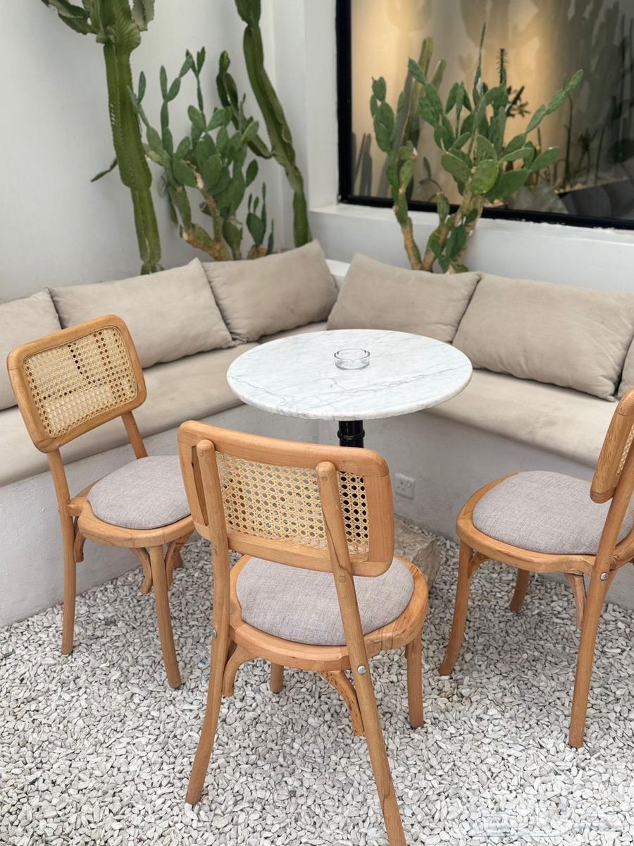 للبيع   كراسي خشبية أنيقة64611192245633111