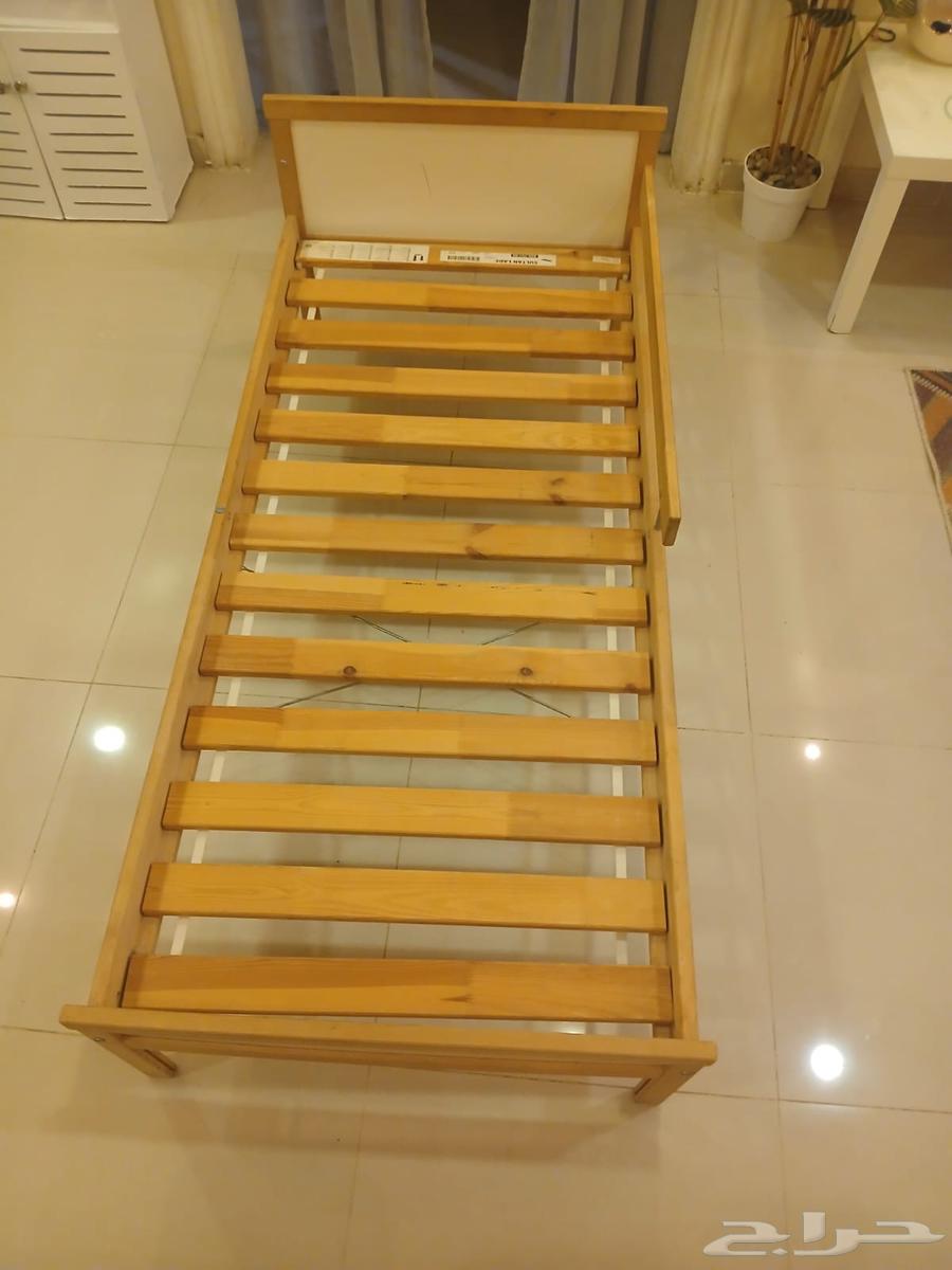 سرير اطفال ايكيا ودولاب ملابس64611267462530110