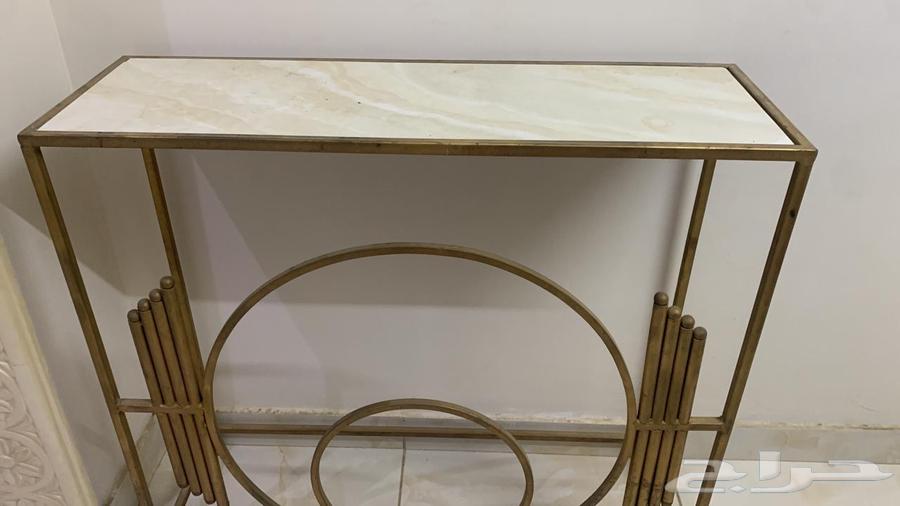 Table and Entrance64609598439042111