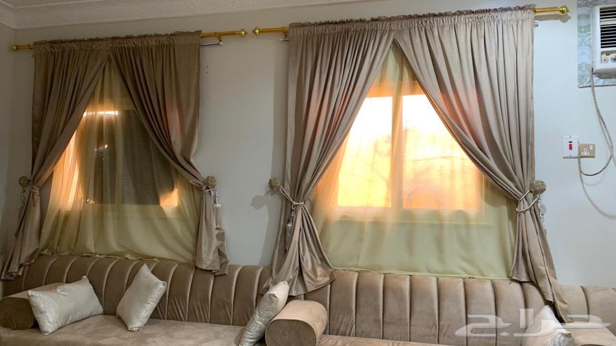 السلام عليكم عندي كنب للبيع معا الطاوله64614584104707112