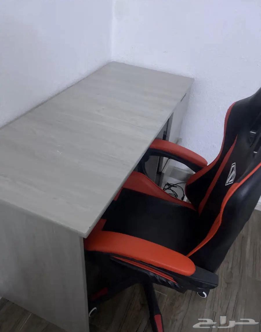 Table and Chair64613469221889110