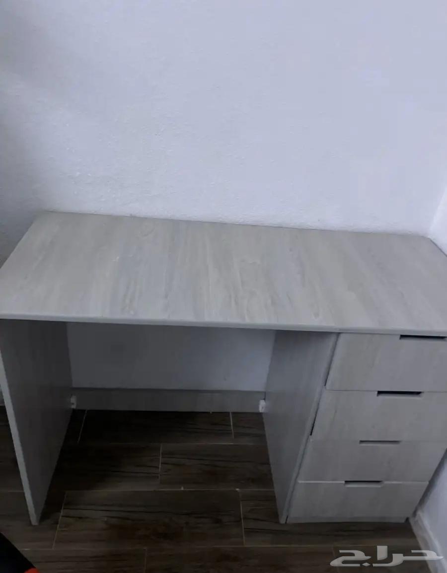 Table and Chair64613469221889111