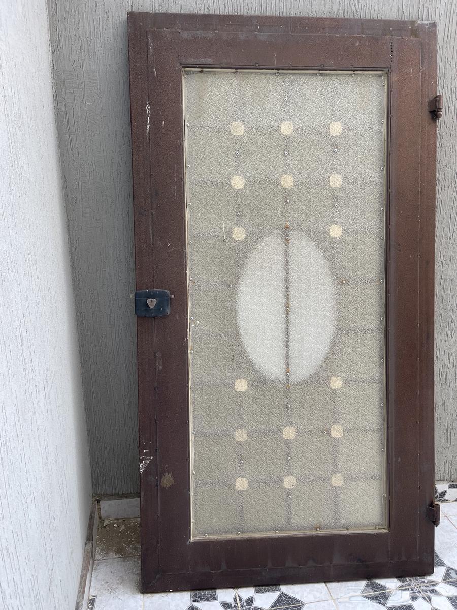 باب حديد نظيف64615485240962112