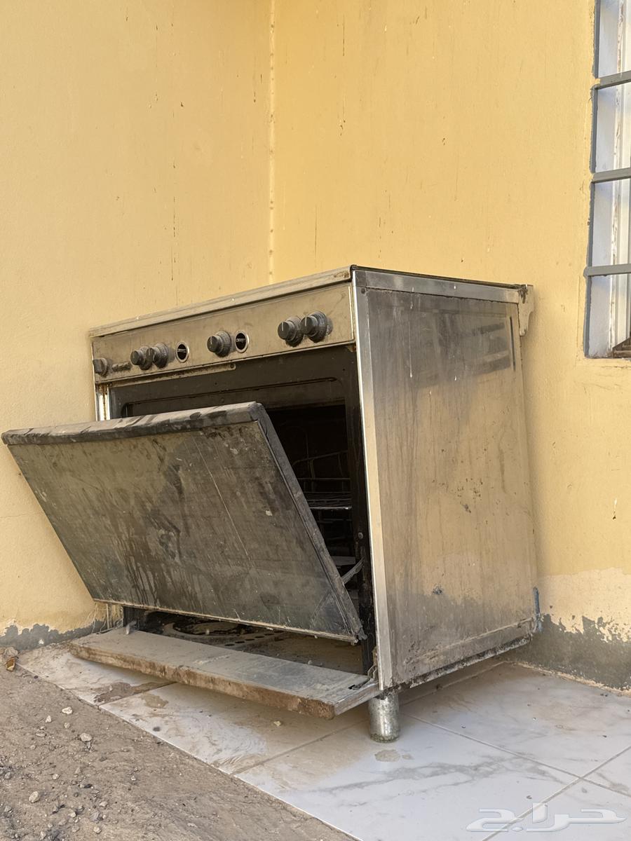فرن للبيع فيه تنسيم بسيط في احدا الشمعات الخلفيه الباقي خاص64611305162498110