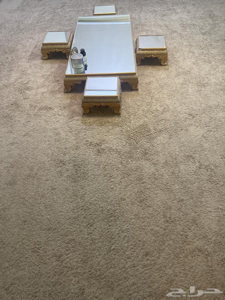 Carpet with table for sale64611355409537111