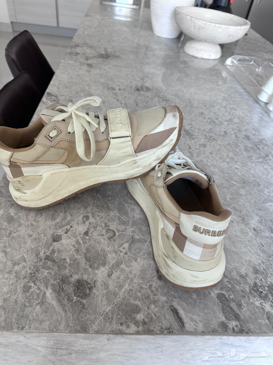 جزمة نسائية بربري الاصليه صناعة ايطالية لم تستخدم الا قليل64610791092097111