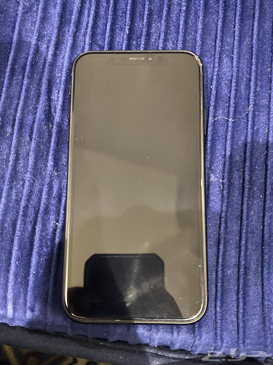 iPhone XR with case64608416457346113