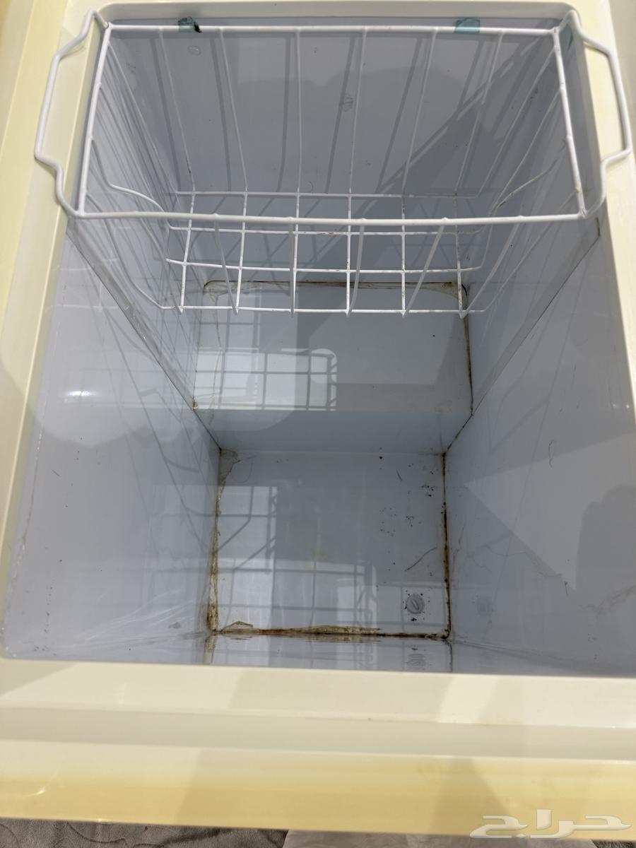 ثلاجه سطحيه نظيفه سبب البيع ابي حجم اكبر منها64613165910530113