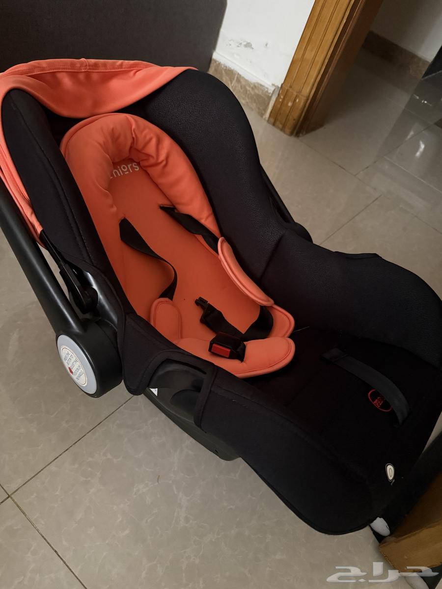 مقعد سياره للرضع من جونيورز بحاله ممتازه64613777711619112