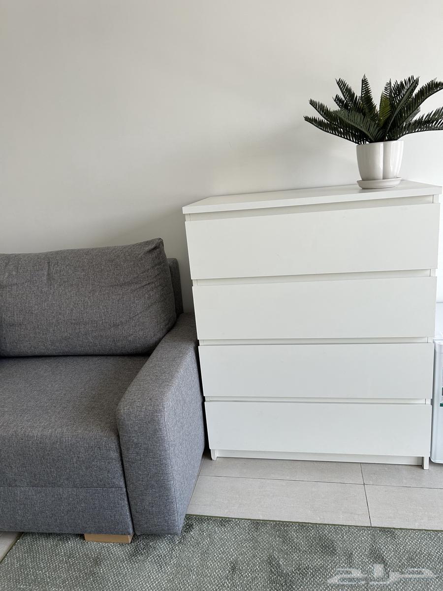 غرفة نوم مكون ه من سرير   2 وكمدينه   وشفي ه 4 ادراج جيده64610555192065111