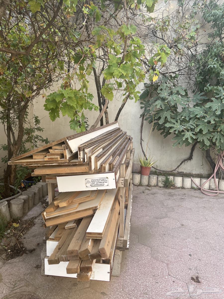 خشب سويدي مفكوك كان مركب في محل الخشب سليم من الكسور64611779391234110