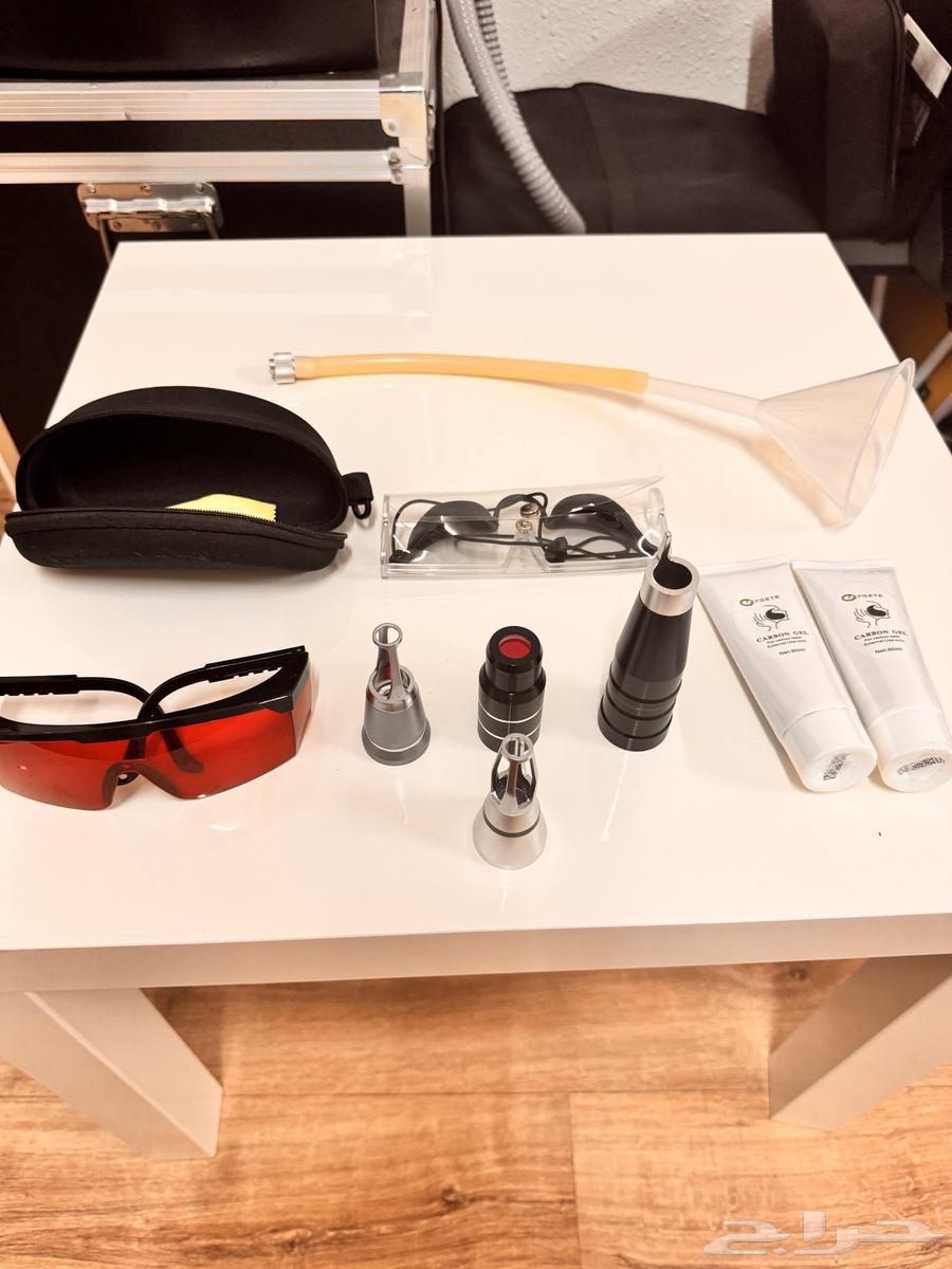 Pico Laser Device with 4 Handpieces, 2 Protective Goggles, and 3 Carbon Creams64614546913026112