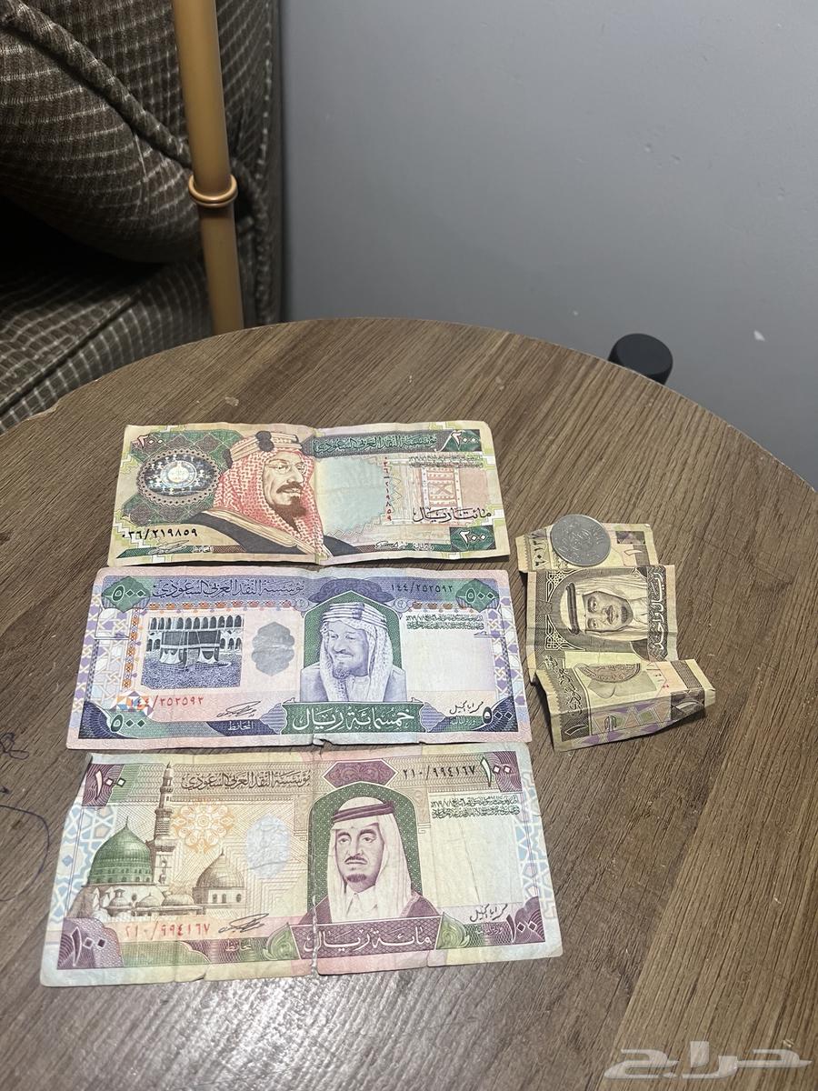 Old Saudi Currency (500, 200, 100 Riyals, and Half Riyal of King Khalid)64616152895233110