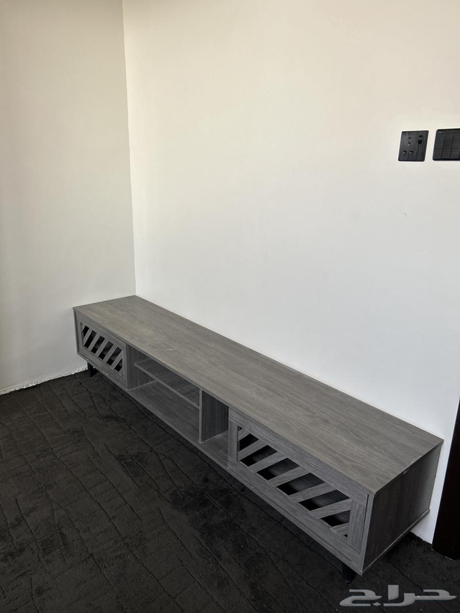 دولاب تليفزيون جميل وجديد وسبب البيع انه كبير وعلى السوم64611430011777111