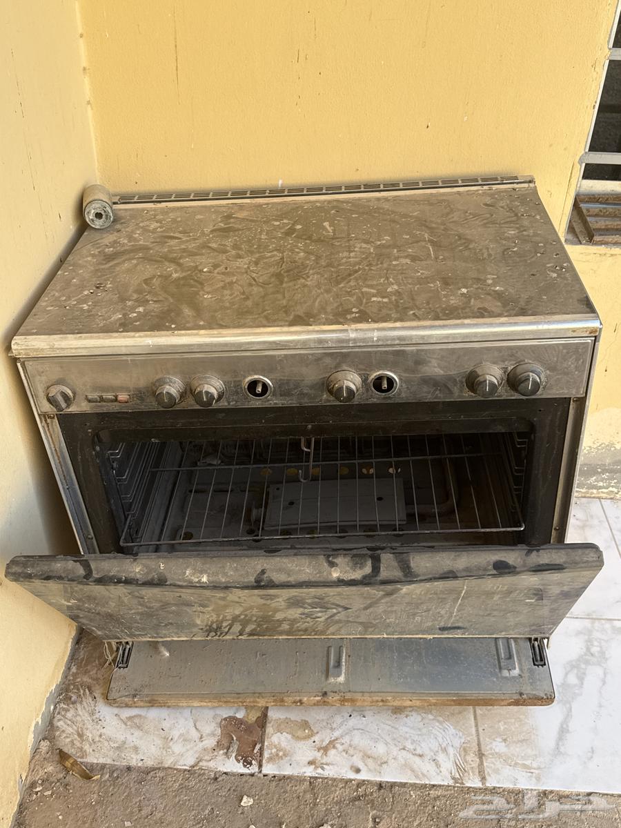 فرن للبيع فيه تنسيم بسيط في احدا الشمعات الخلفيه الباقي خاص64611305162498111