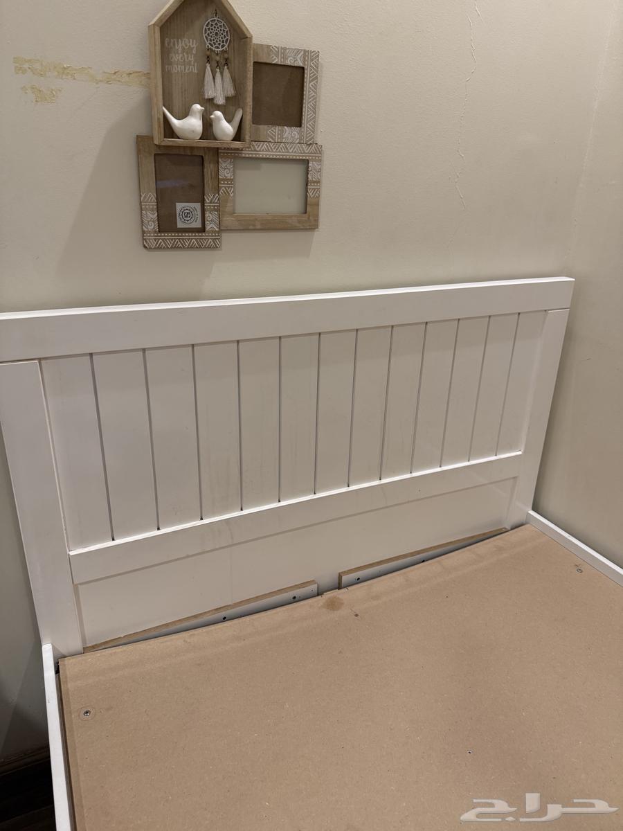 سريرين كبيره و مكتبين للبيع64611442507651112