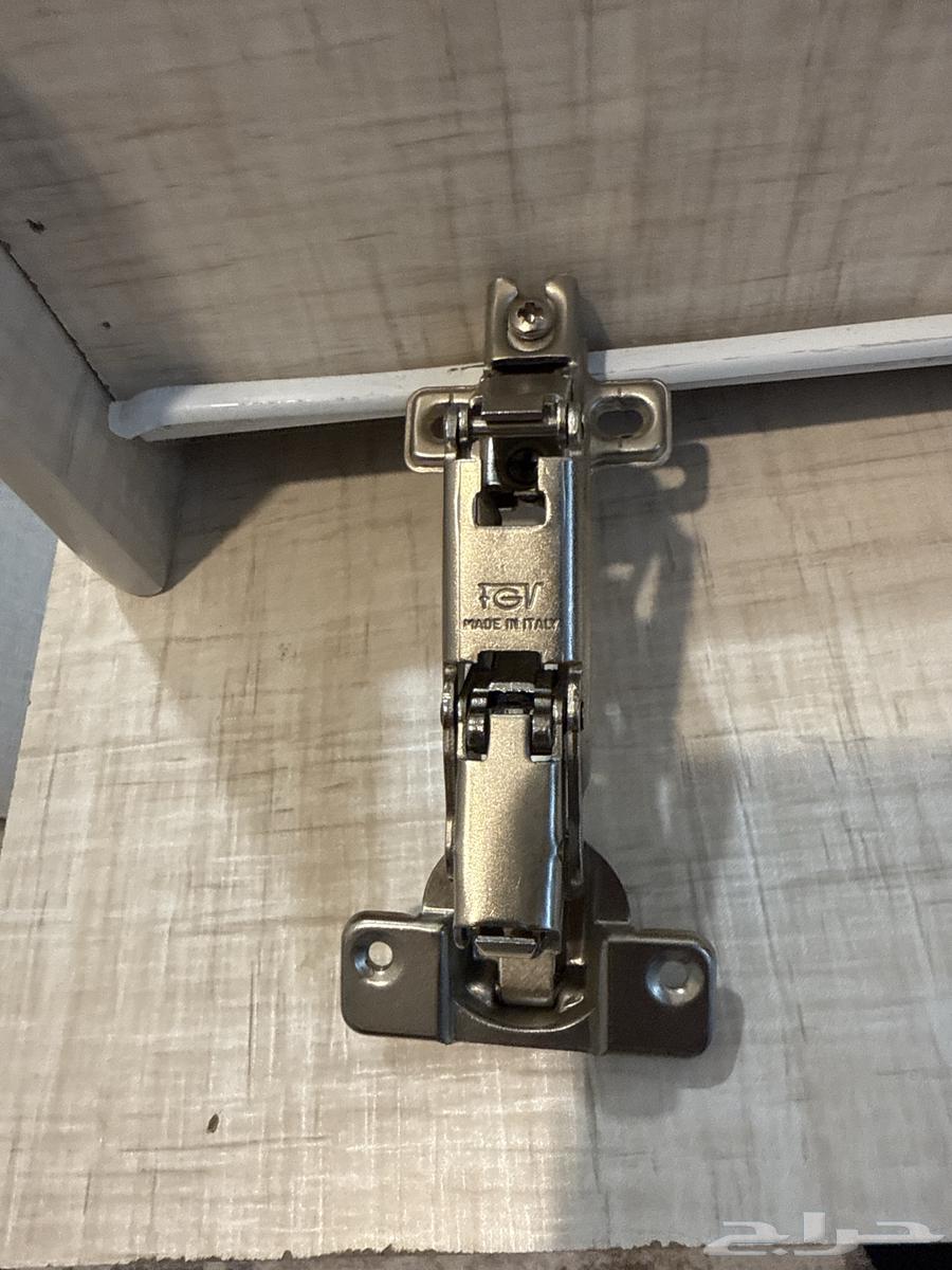 مجانا  ألواح ومفصلات إيطالية FGV للبيع (خزانة كبيرة مفككة)64611116928385111