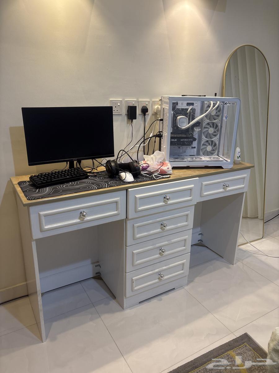 طاولة للبيع64612544463489110