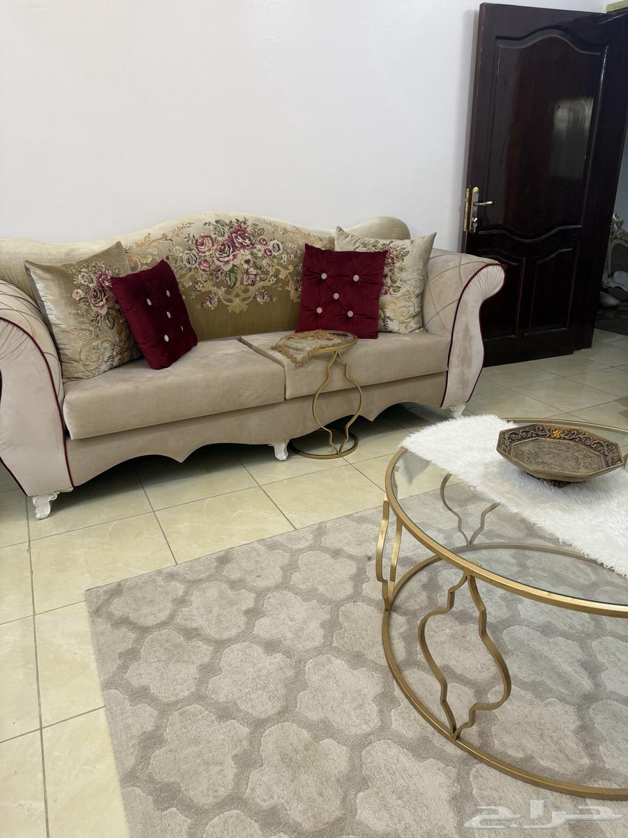 كنب شبه جديد مع الستاره والطاولات والسجاد64611192177410112