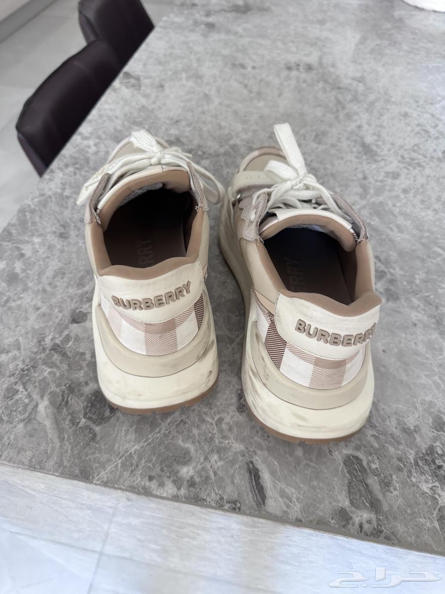 جزمة نسائية بربري الاصليه صناعة ايطالية لم تستخدم الا قليل64610791092097110