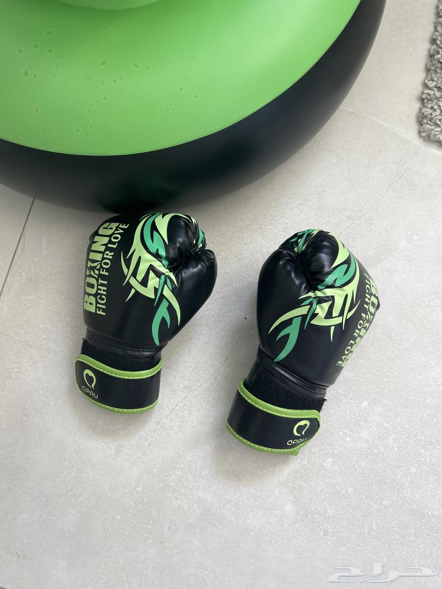 لعبة بوكسنج مع قفازات64608278132994111