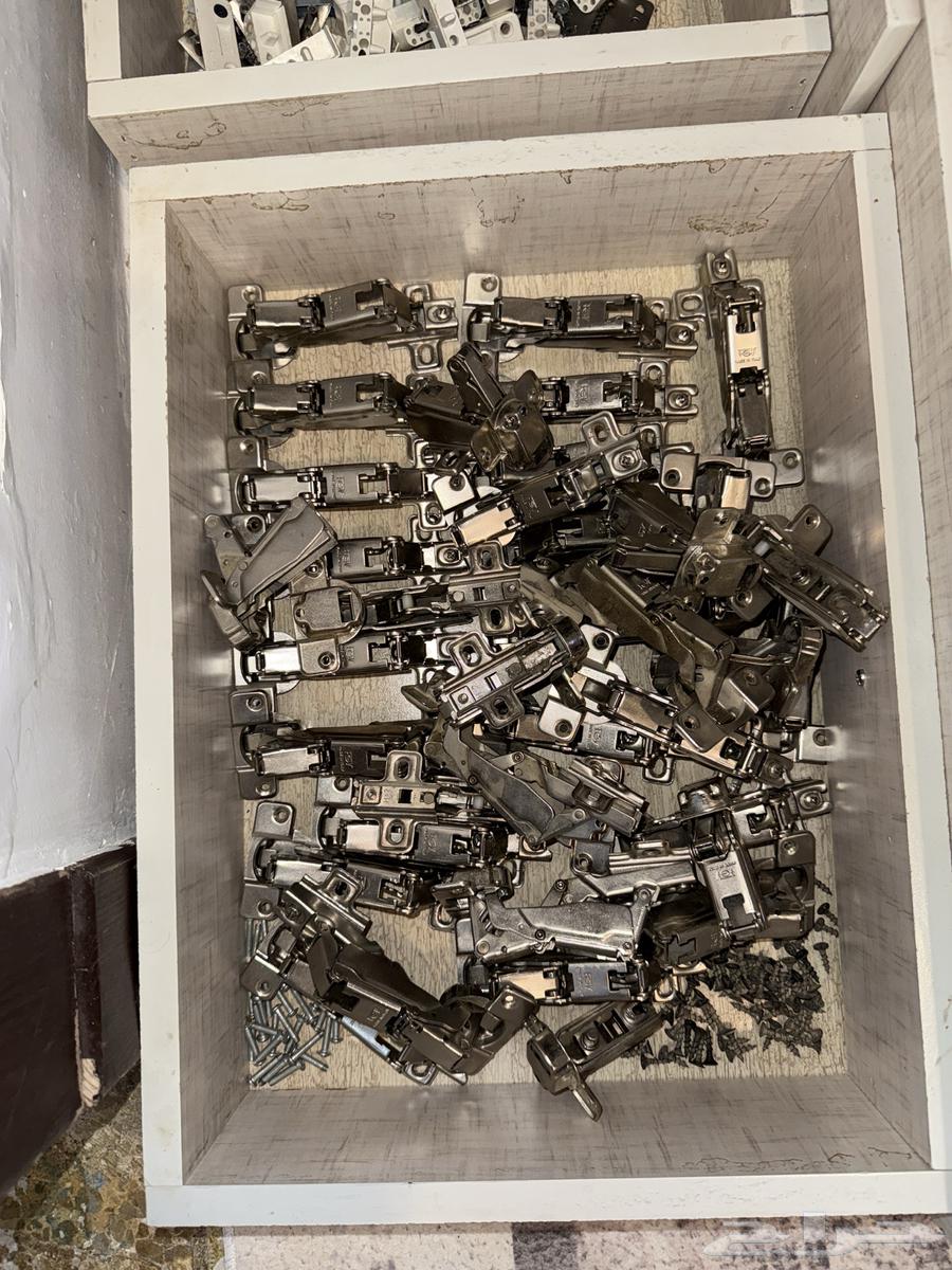 مجانا  ألواح ومفصلات إيطالية FGV للبيع (خزانة كبيرة مفككة)64611116928385110