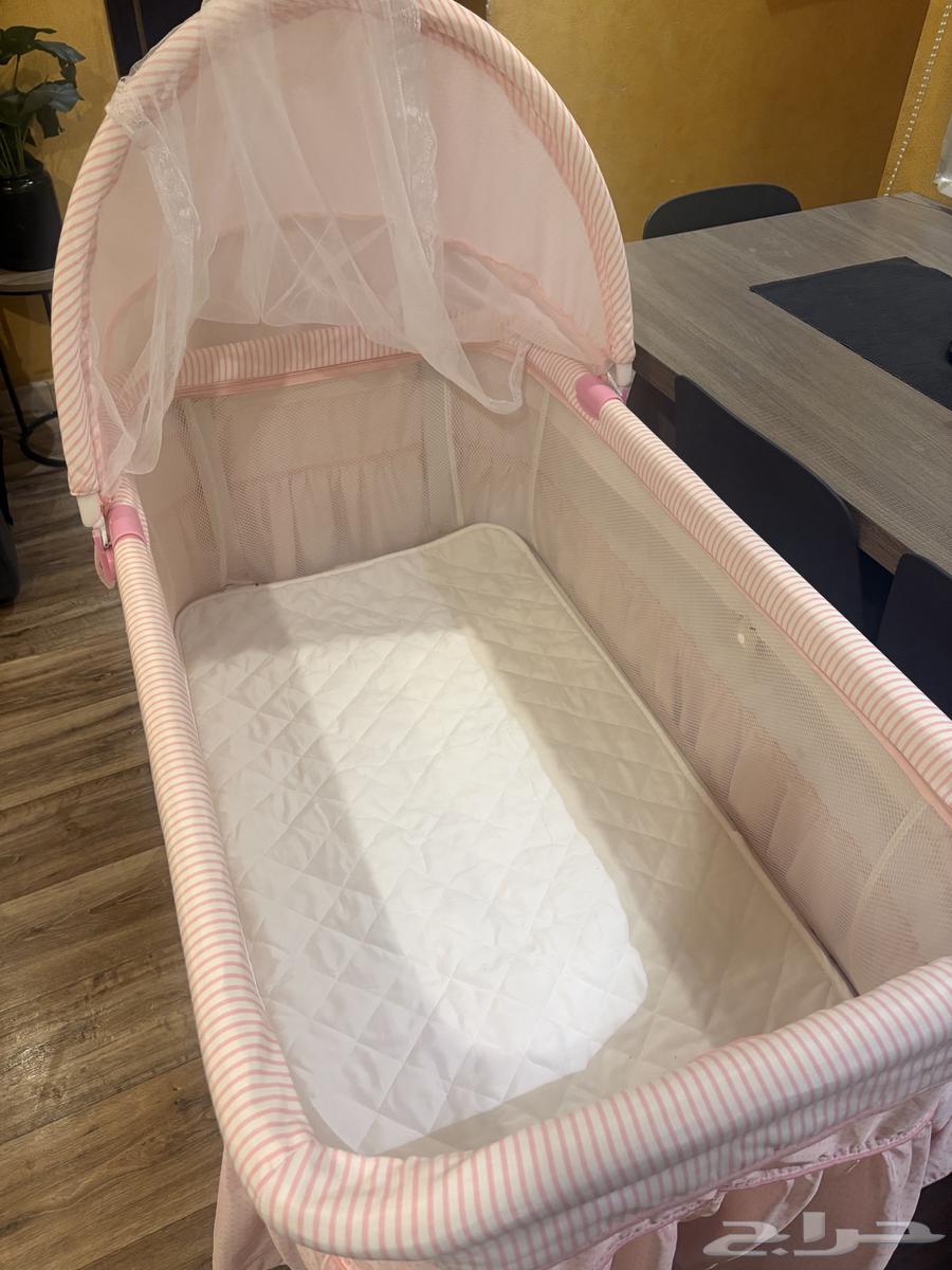 سرير اطفال شبه جديد64606635724546114