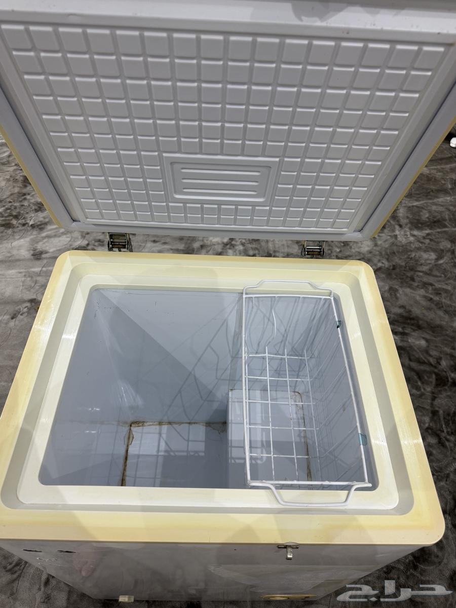 ثلاجه سطحيه نظيفه سبب البيع ابي حجم اكبر منها64613165910530114