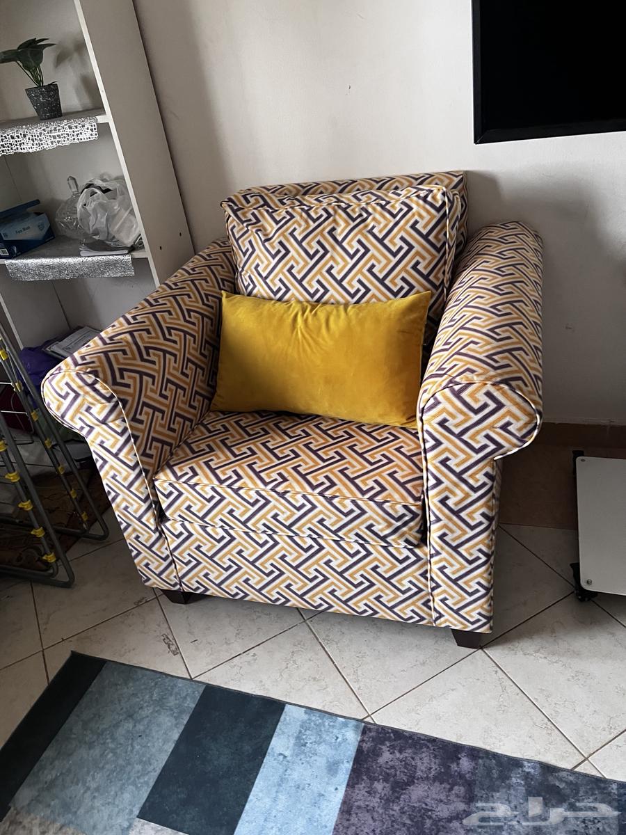 طقم انتريه بحاله جيدة جدااا ومعاه السجاده بتاعته64615411407489112